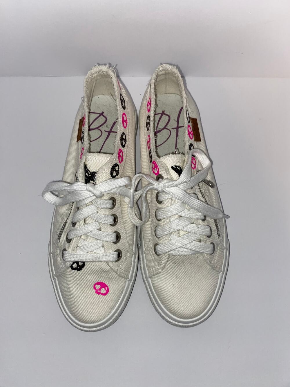 Blowfish Malibu Marley White Canvas Skull Print Sneakers Women’s Size 8.5